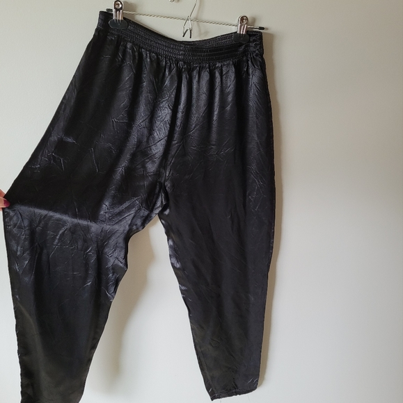 Silky black 80s trackpants black joggers - Picture 2 of 6